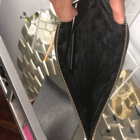 Michael Kors Jet Set Large Zip Clutch Wristlet - Picture 7 of 8